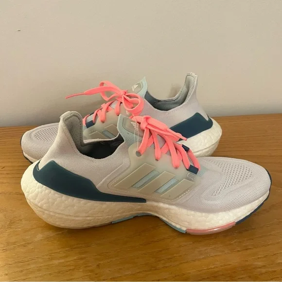{Adidas} Ultraboost 22 Women’s Running Shoes - Picture 6 of 11